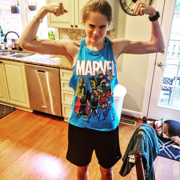 Marvel Tops - Marvel Comics Avengers Cut Off - Small
